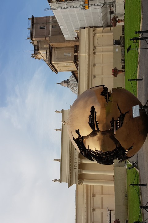 photo of the sfera pomodoro